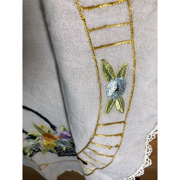 Vintage Table Center Piece Hand-Embroidered Linen Topper Floral Basket Lace Edge - Picture 10 of 14